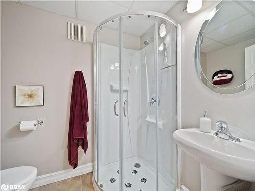 56 Irwin Drive, Barrie, ON - Indoor Photo Showing Bathroom