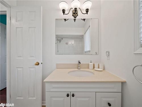 56 Irwin Drive, Barrie, ON - Indoor Photo Showing Bathroom