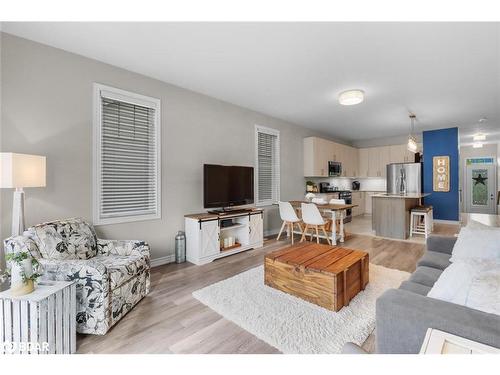 620 Bayport Boulevard, Midland, ON - Indoor Photo Showing Living Room