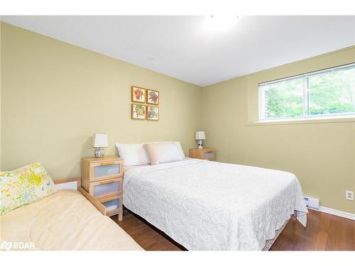 119 Silver Birch Drive, Tiny, ON - Indoor Photo Showing Bedroom