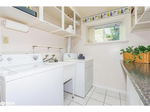 119 Silver Birch Drive, Tiny, ON - Indoor Photo Showing Laundry Room