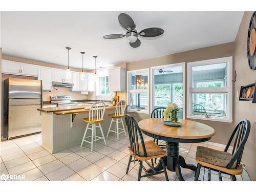 119 Silver Birch Drive, Tiny, ON - Indoor Photo Showing Dining Room