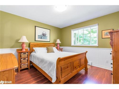 119 Silver Birch Drive, Tiny, ON - Indoor Photo Showing Bedroom