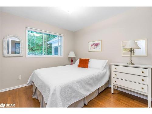 119 Silver Birch Drive, Tiny, ON - Indoor Photo Showing Bedroom