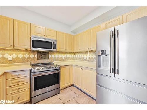 36 Batteaux Street, Barrie, ON - Indoor Photo Showing Kitchen