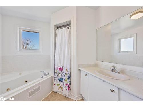 36 Batteaux Street, Barrie, ON - Indoor Photo Showing Bathroom