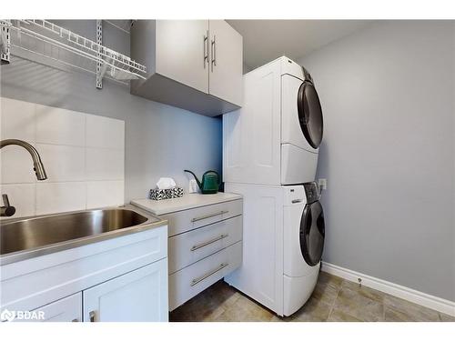 86 Osprey Ridge Road, Barrie, ON - Indoor Photo Showing Laundry Room