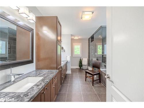 31 Plunkett Court, Barrie, ON - Indoor Photo Showing Bathroom