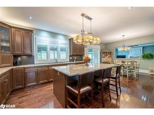 31 Plunkett Court, Barrie, ON - Indoor Photo Showing Kitchen With Upgraded Kitchen