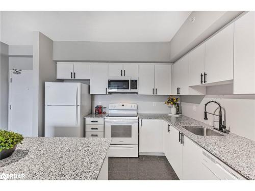 603-306 Essa Road, Barrie, ON - Indoor Photo Showing Kitchen