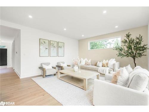 25 Deerhurst Highlands Drive, Huntsville, ON - Indoor Photo Showing Living Room