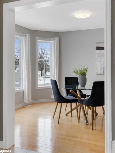 30 Capilano Court, Barrie, ON - Indoor Photo Showing Dining Room