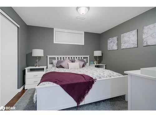 30 Capilano Court, Barrie, ON - Indoor Photo Showing Bedroom