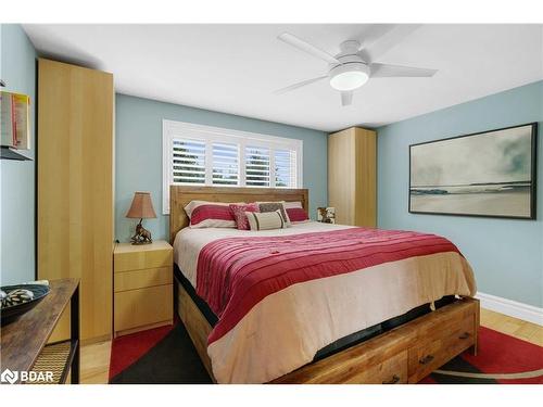 9 Bellevue Crescent, Barrie, ON - Indoor Photo Showing Bedroom