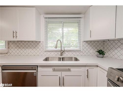 3923 Algonquin Avenue, Innisfil, ON - Indoor Photo Showing Kitchen With Double Sink