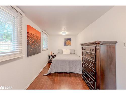 3923 Algonquin Avenue, Innisfil, ON - Indoor Photo Showing Bedroom