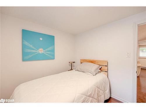 3923 Algonquin Avenue, Innisfil, ON - Indoor Photo Showing Bedroom