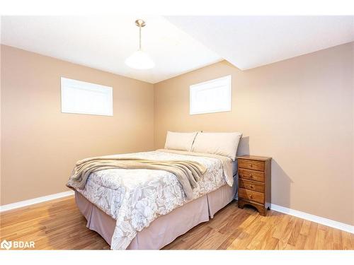 109 Dyer Drive, Wasaga Beach, ON - Indoor Photo Showing Bedroom