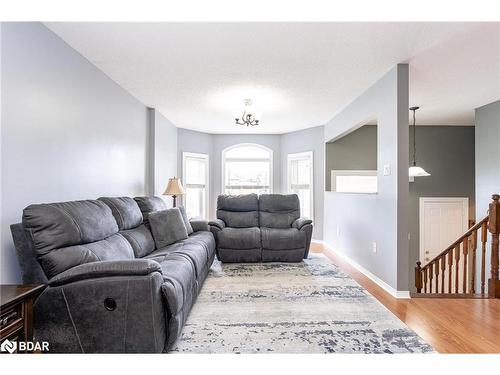 109 Dyer Drive, Wasaga Beach, ON - Indoor Photo Showing Living Room