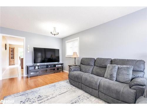 109 Dyer Drive, Wasaga Beach, ON - Indoor Photo Showing Living Room