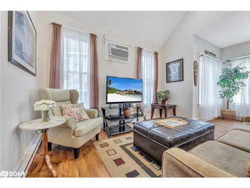 69-8 Natures Lane, Cherry Valley, ON - Indoor Photo Showing Living Room