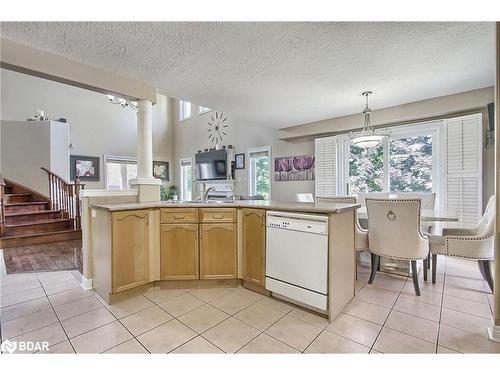 22 Benjamin Lane, Barrie, ON - Indoor Photo Showing Kitchen