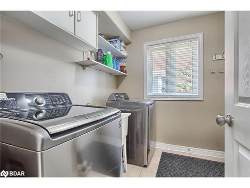 22 Benjamin Lane, Barrie, ON - Indoor Photo Showing Laundry Room