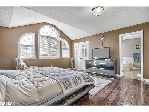 22 Benjamin Lane, Barrie, ON - Indoor Photo Showing Bedroom