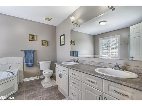 22 Benjamin Lane, Barrie, ON - Indoor Photo Showing Bathroom