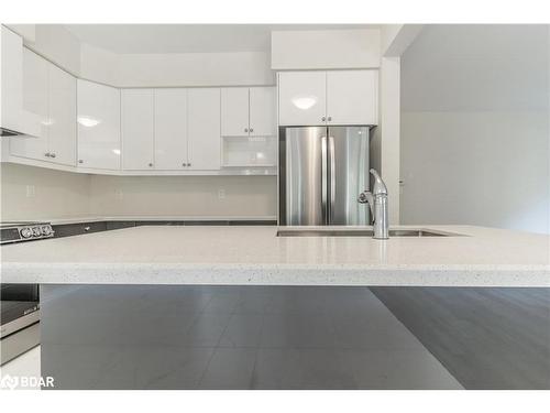 365 Beechwood Forest Lane, Gravenhurst, ON - Indoor Photo Showing Kitchen