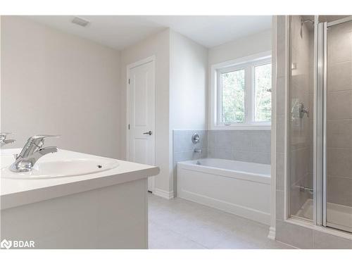 365 Beechwood Forest Lane, Gravenhurst, ON - Indoor Photo Showing Bathroom