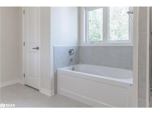 365 Beechwood Forest Lane, Gravenhurst, ON - Indoor Photo Showing Bathroom