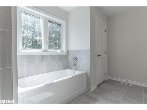 335 Beechwood Forest Lane, Gravenhurst, ON - Indoor Photo Showing Bathroom