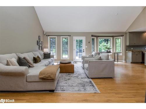 32 Forest Hill Drive, Midhurst, ON - Indoor Photo Showing Living Room