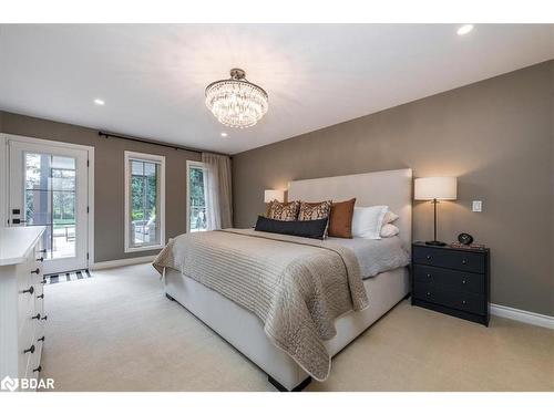 32 Forest Hill Drive, Midhurst, ON - Indoor Photo Showing Bedroom