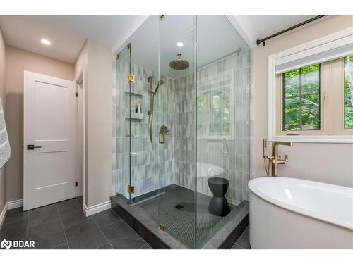 32 Forest Hill Drive, Midhurst, ON - Indoor Photo Showing Bathroom