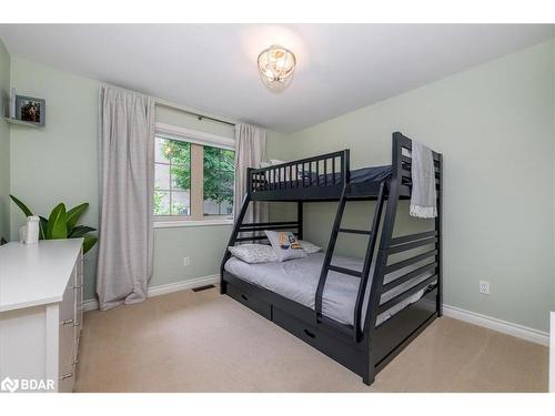 32 Forest Hill Drive, Midhurst, ON - Indoor Photo Showing Bedroom