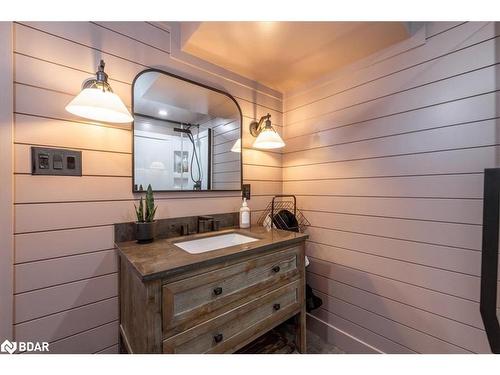 32 Forest Hill Drive, Midhurst, ON - Indoor Photo Showing Bathroom