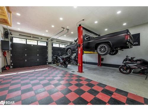 23 Leisure Court, Coldwater, ON - Indoor Photo Showing Garage