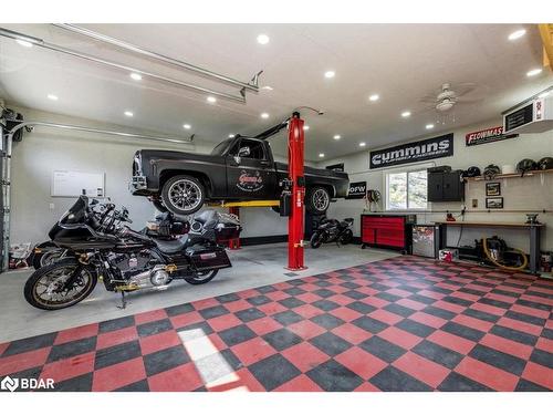 23 Leisure Court, Coldwater, ON - Indoor Photo Showing Garage