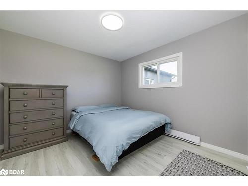 23 Leisure Court, Coldwater, ON - Indoor Photo Showing Bedroom