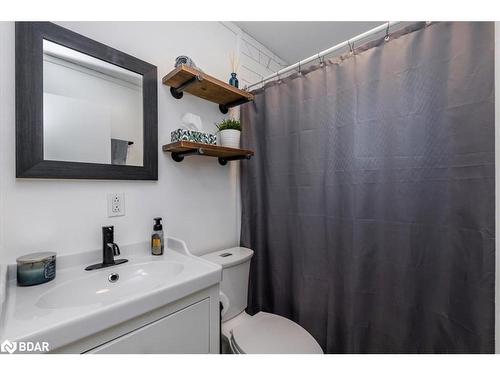 23 Leisure Court, Coldwater, ON - Indoor Photo Showing Bathroom