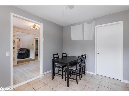 23 Leisure Court, Coldwater, ON - Indoor Photo Showing Dining Room