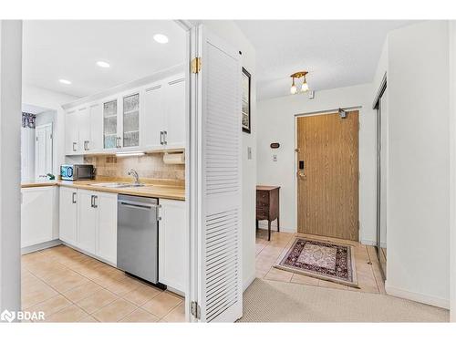 402-291 Blake Street, Barrie, ON - Indoor Photo Showing Kitchen