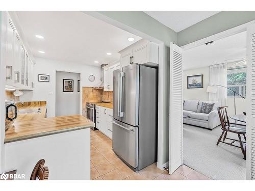 402-291 Blake Street, Barrie, ON - Indoor Photo Showing Kitchen