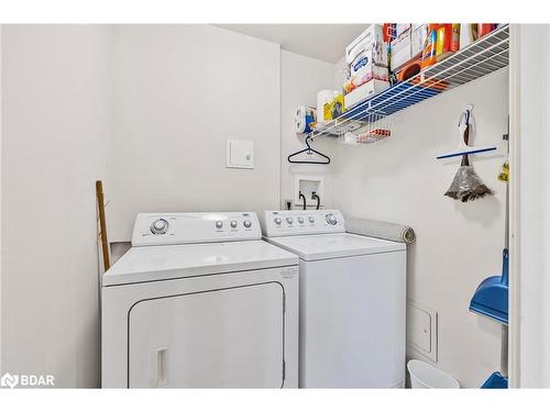 402-291 Blake Street, Barrie, ON - Indoor Photo Showing Laundry Room