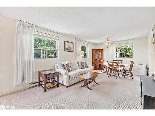 402-291 Blake Street, Barrie, ON - Indoor Photo Showing Living Room