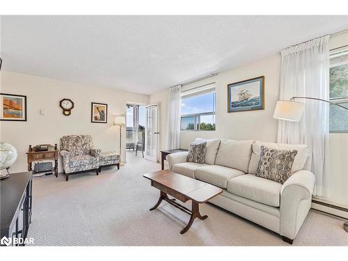 402-291 Blake Street, Barrie, ON - Indoor Photo Showing Living Room