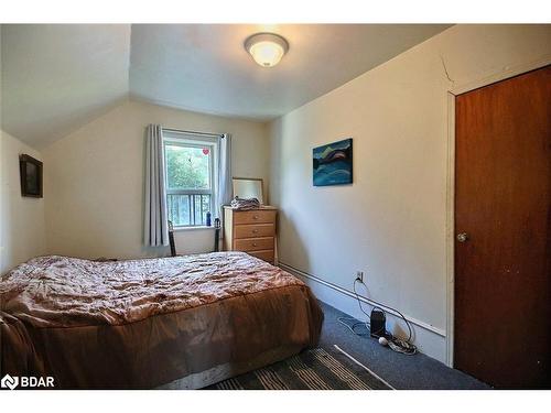 33 River Street, Severn, ON - Indoor Photo Showing Bedroom