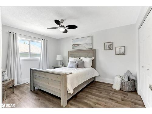 35 Reid Crescent, Collingwood, ON - Indoor Photo Showing Bedroom